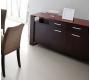 Buffet bas contemporain en ch&ecirc;ne massif weng&eacute; et verre tremp&eacute; rouge Layton