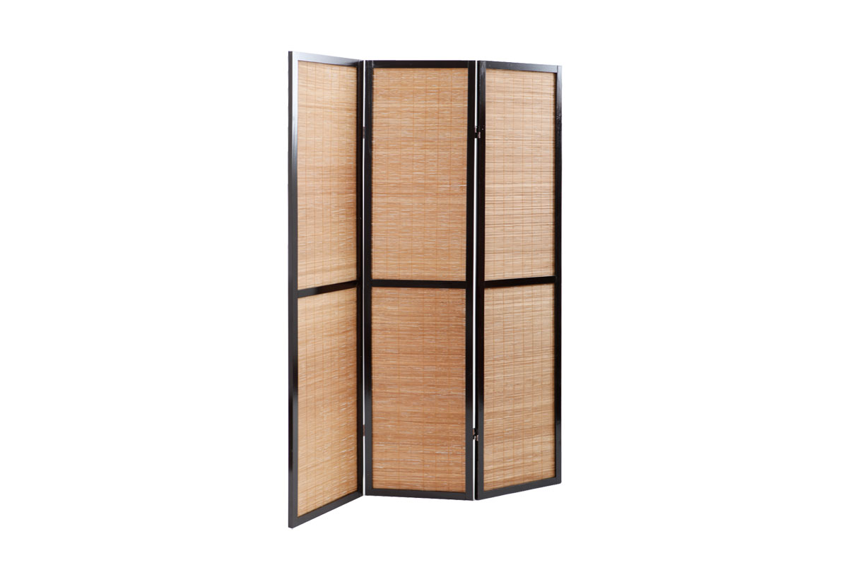 Paravent 3 vantaux SUWA sapin et bambou - Miliboo - :.Un seul mot pour ce paravent Suwa : simplicit� ! Les amoureux de naturel qui �vitent les fioritures seront s�duits par cet article ! Le paravent est l'accessoire de d�coration id�al pour effectuer une s�paration ou tout simplement cr�er une 