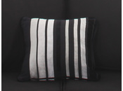 Petit coussin velours ray&eacute; noir et argent 40x40