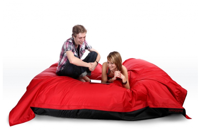 Pouf g&eacute;ant design bicolore noir et rouge FAMILY MILIBAG 