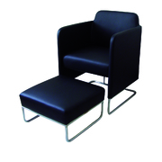 Sill&oacute;n negro moderno NOLAN y sus reposa-pi&eacute;s compaginados image pub1