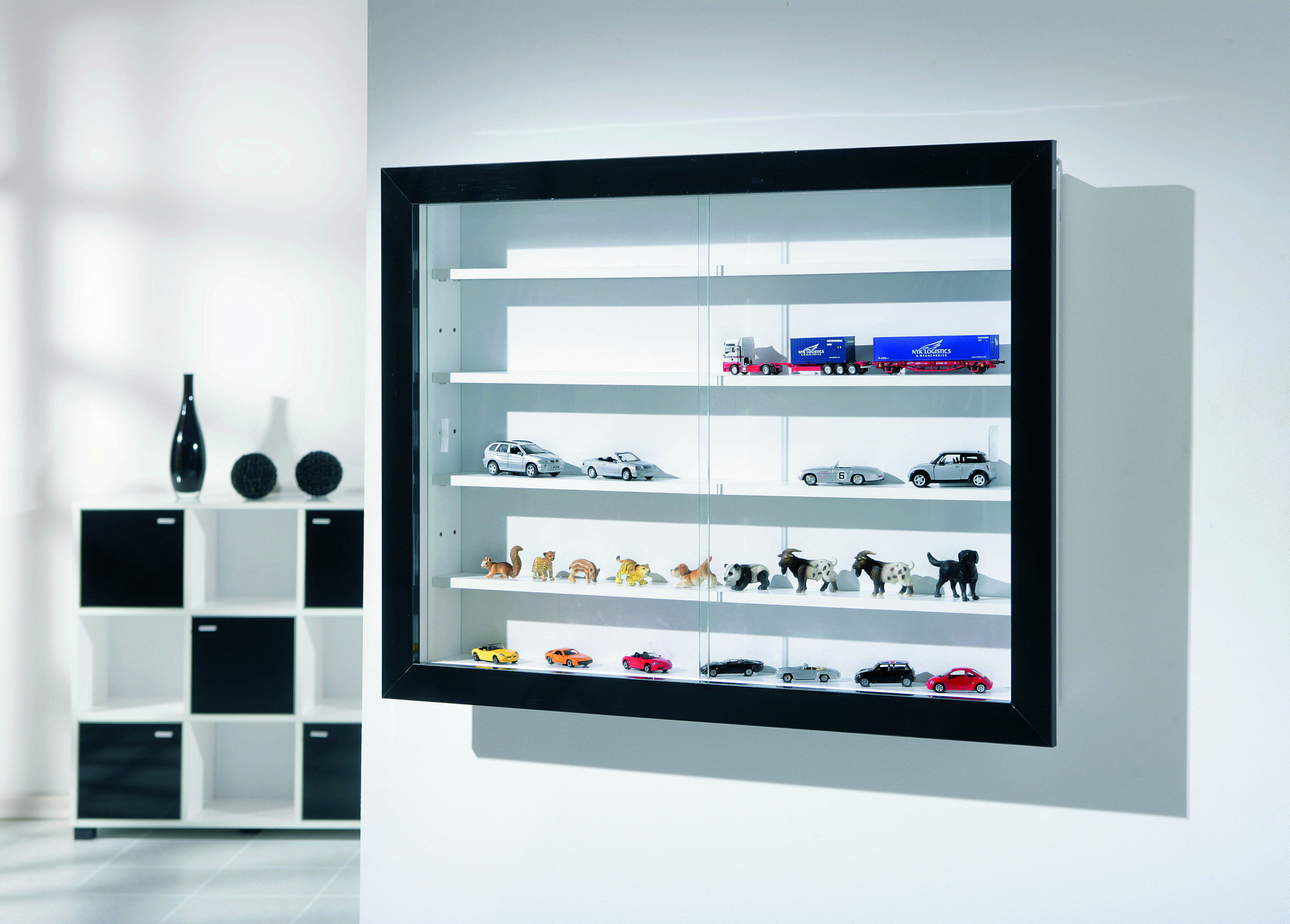 Vitrine murale pour miniatures BOLORA