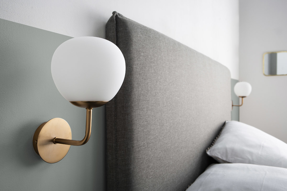 Applique murale design en m�tal dor� et en verre AUREOL