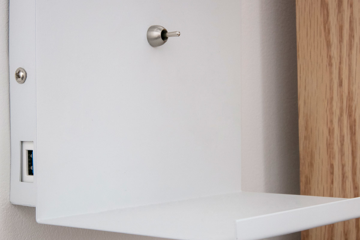 Applique murale design prise USB m�tal blanc PLUG