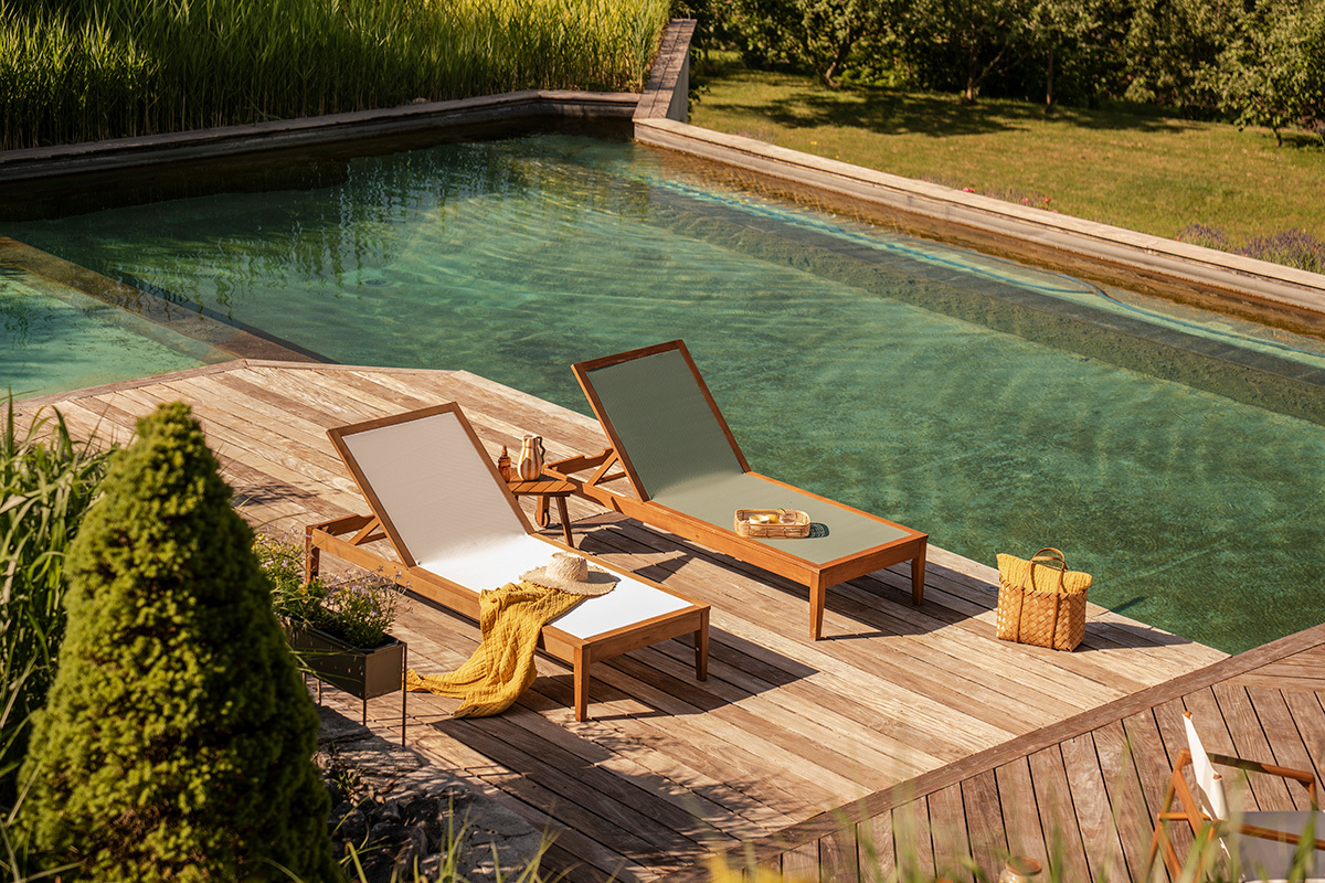 Bain de soleil vert kaki et bois massif NAVEEN