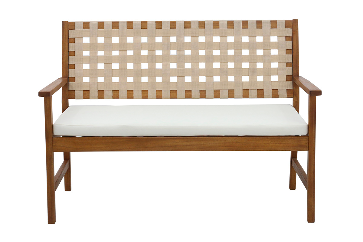 Banc de jardin en bois avec coussin blanc et dossier � sangles, vue de face.