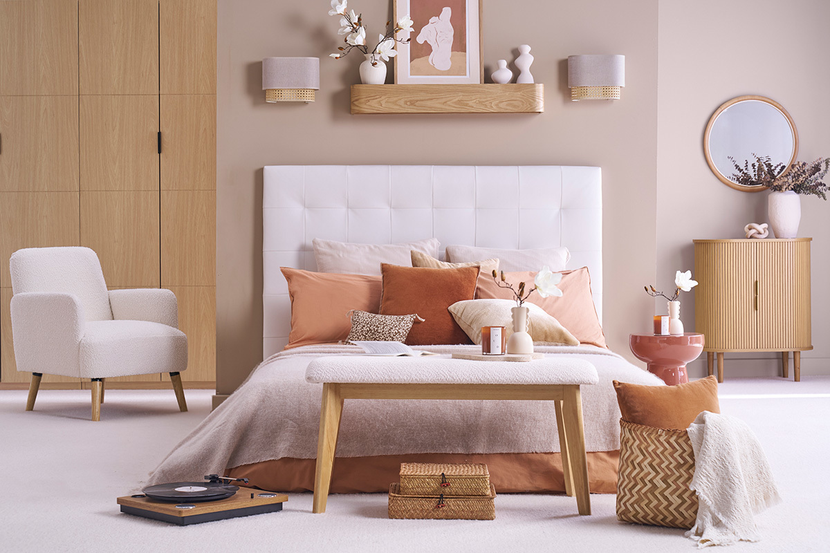 Banc scandinave en tissu effet velours textur� beige et bois clair L92 cm ELION