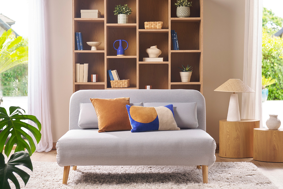 Banquette convertible 2 places en tissu gris clair et bois clair AMIKO