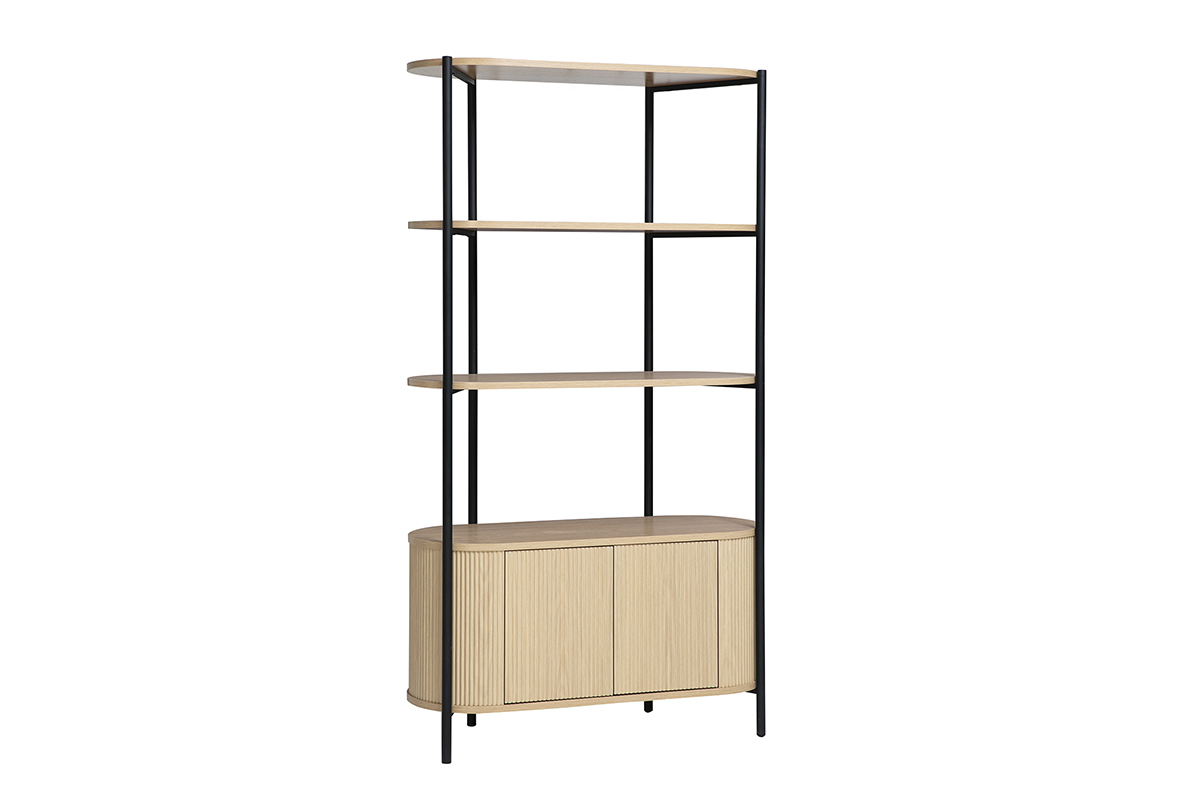 Biblioth�que ZORA finition bois clair ch�ne et m�tal noir, vue de 3/4 avec trois �tag�res ouvertes et caisson arrondi.