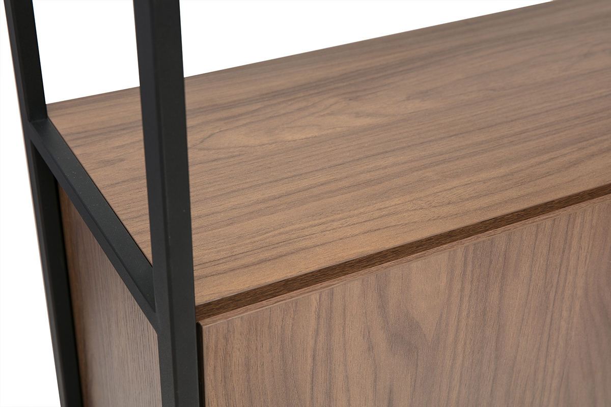 Dtail bibliothque MAXENCE finition bois fonc noyer et mtal noir.