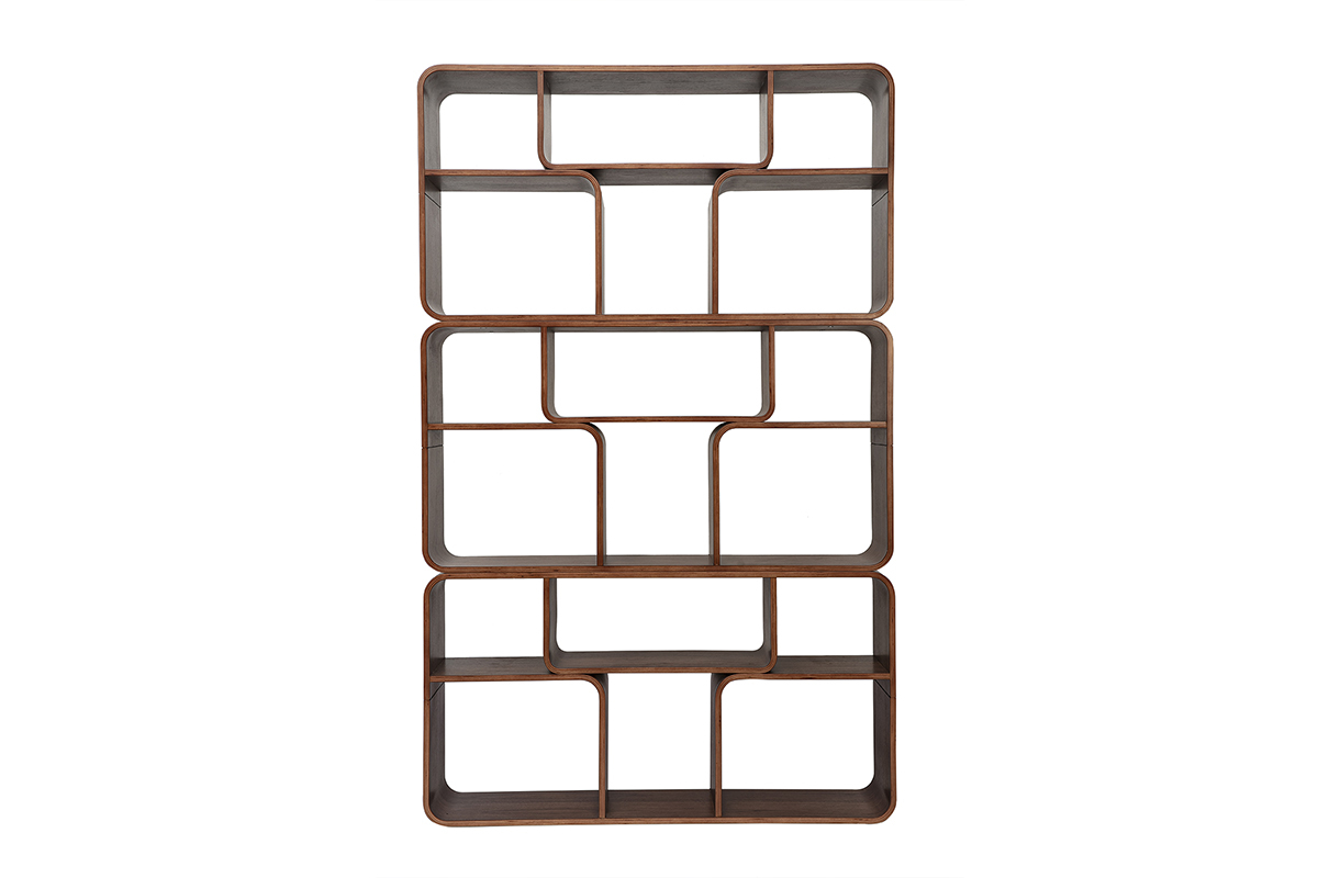 Biblioth�que ouverte en bois fonc� noyer avec casiers de tailles vari�es, vue de face.