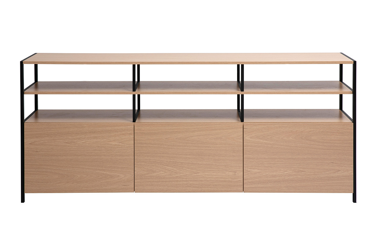 Buffet bas en bois clair et m�tal noir, trois compartiments ferm�s, deux �tag�res ouvertes, vue de face.