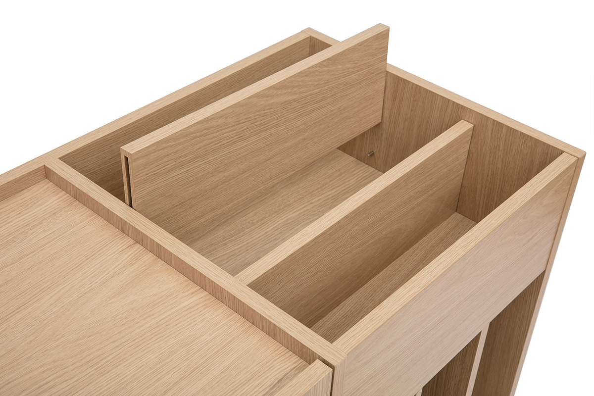 Buffet de rangement en bois clair avec zoom sur compartiments pour vinyles.