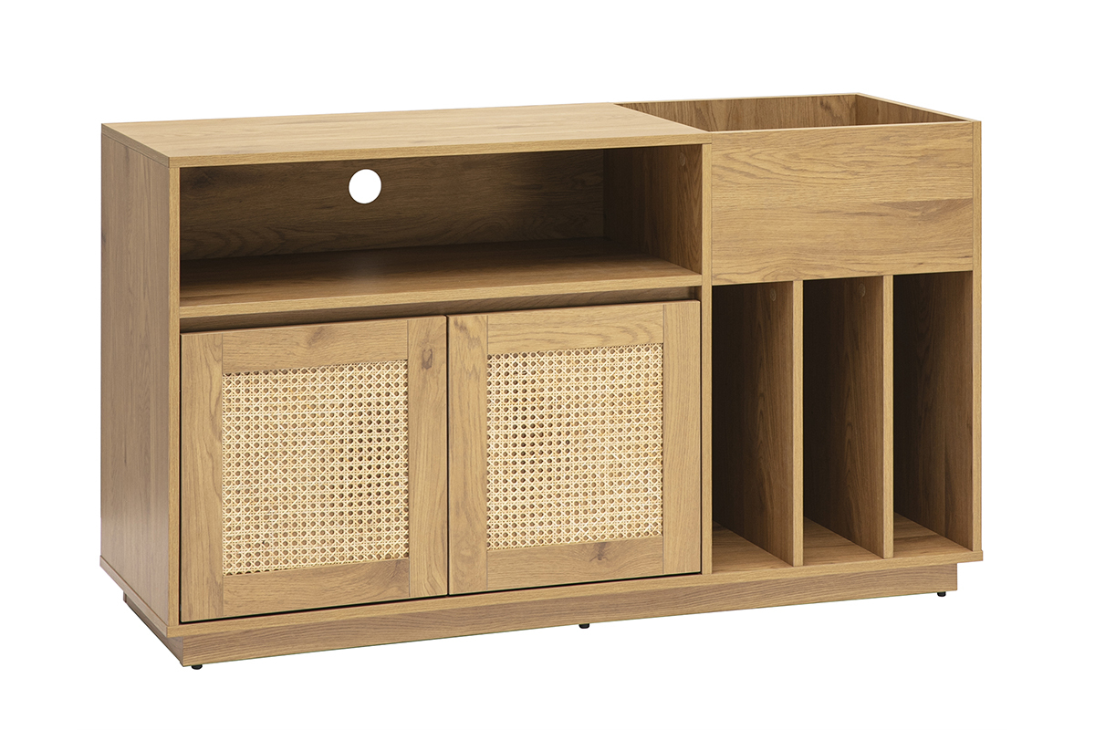 Buffet de rangement vinyles en bois clair chne avec portes en rotin et compartiments. Vue de 3/4.