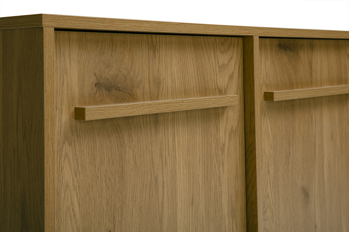 D�tail du buffet LOTHAIRE finition bois clair ch�ne avec deux portes et poign�es en bois