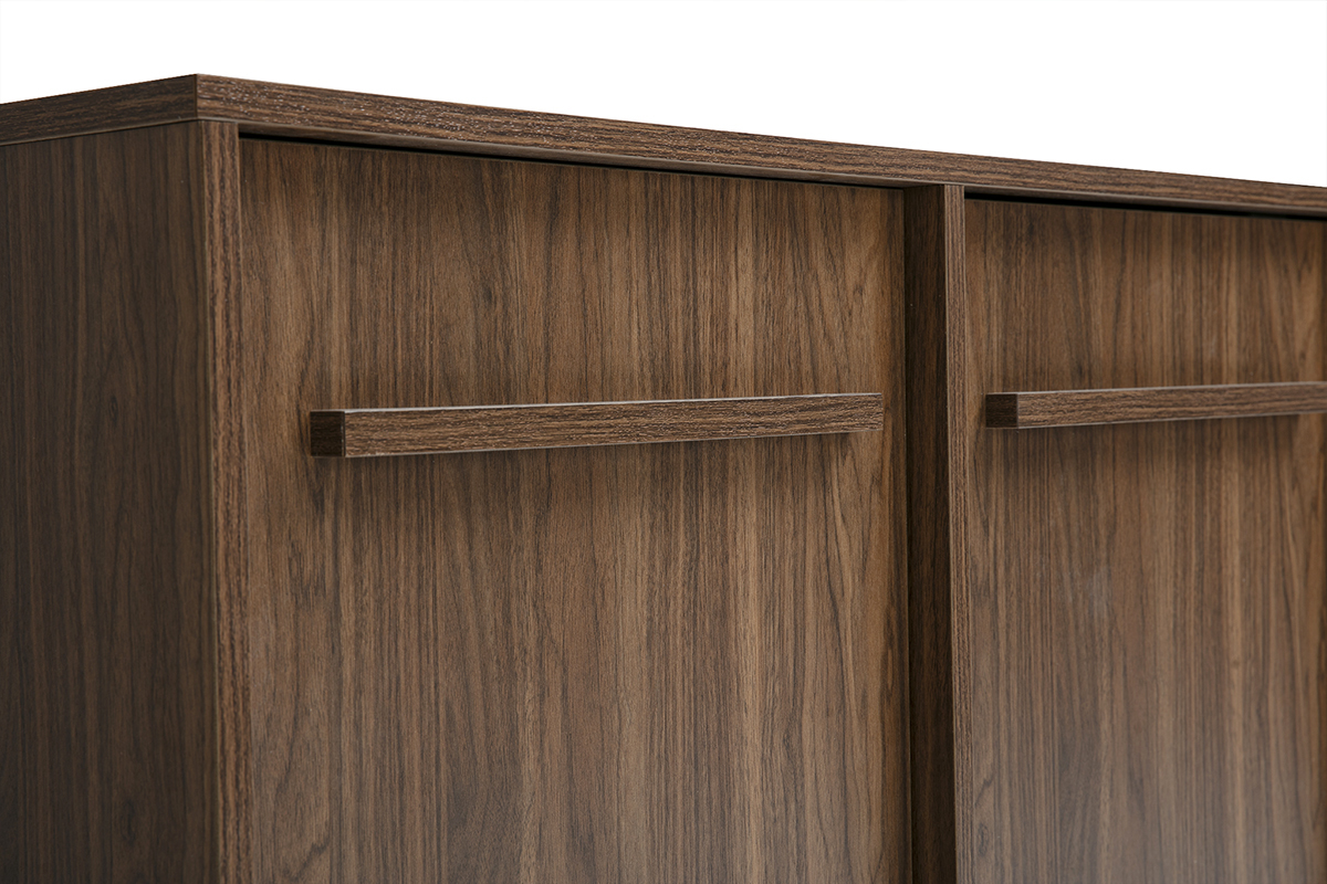 Buffet en bois fonc� noyer avec 4 portes, vue de pr�s des poign�es en bois