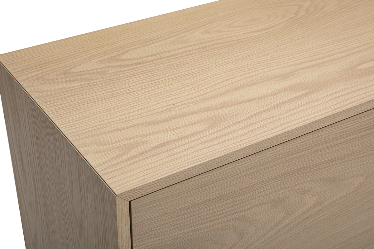 Vue du dessus du buffet scandinave en bois clair, montrant sa surface lisse et ses bords �pur�s.