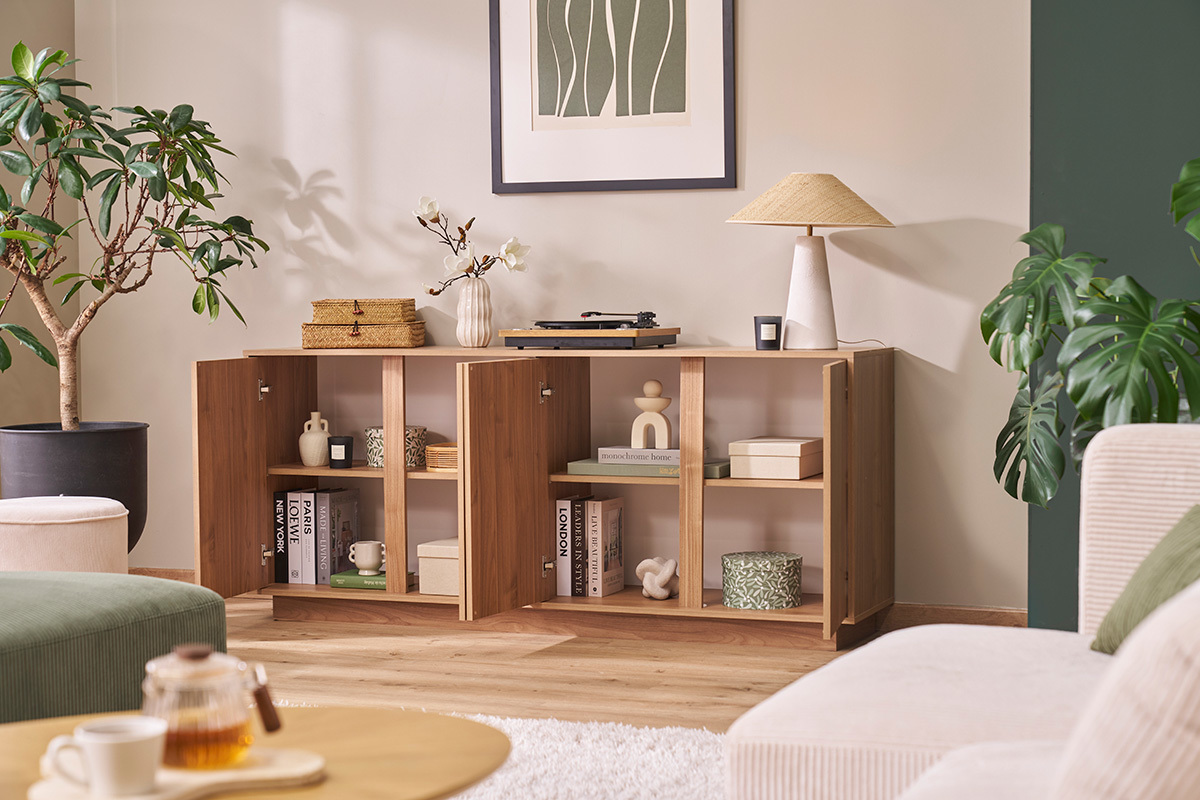 Buffet scandinave bois chne 4 portes COMO, style pur, L180 cm, prsent avec d'autres produits.