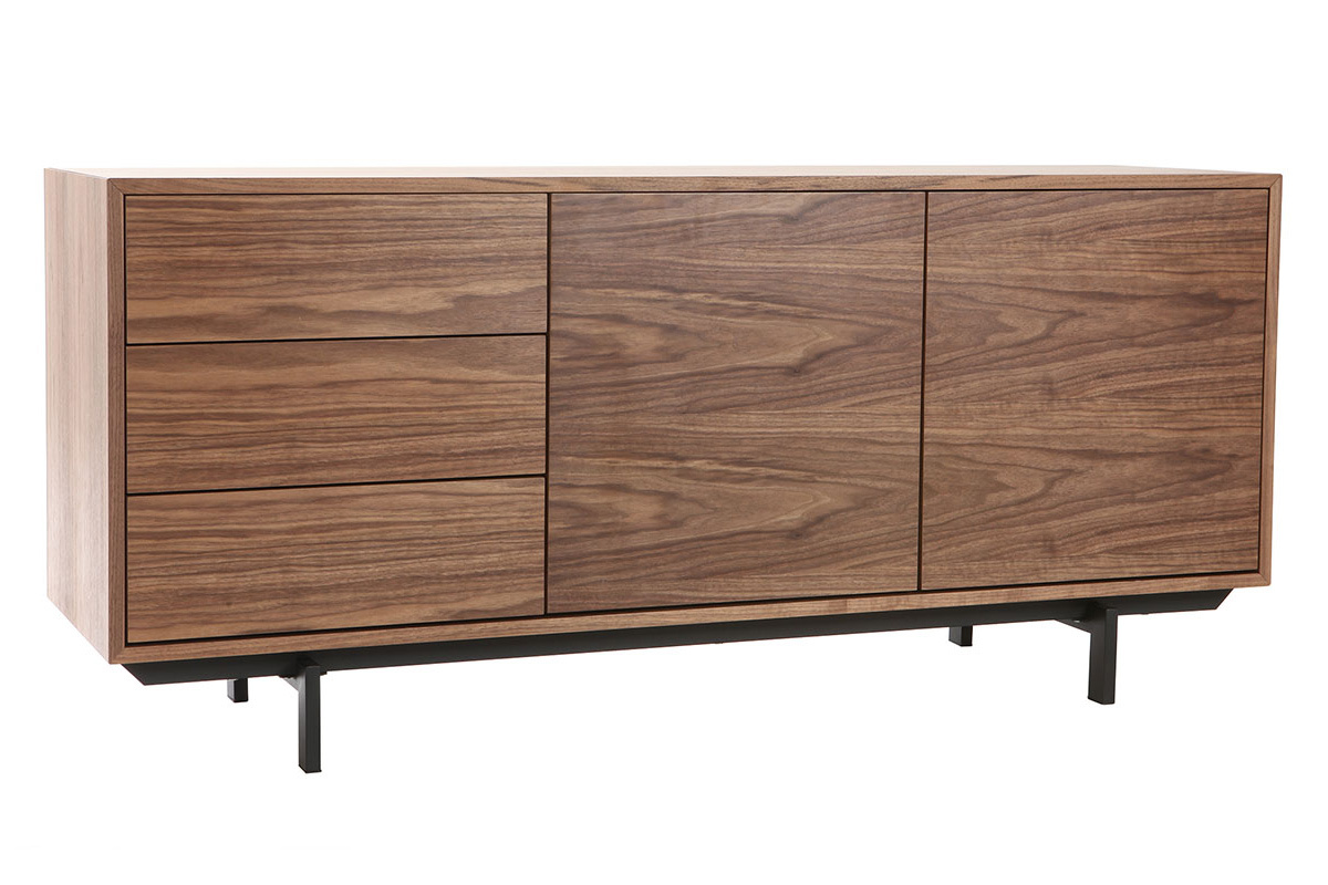 Buffet vintage en bois fonc noyer avec 2 portes et 3 tiroirs, vue de 3/4.