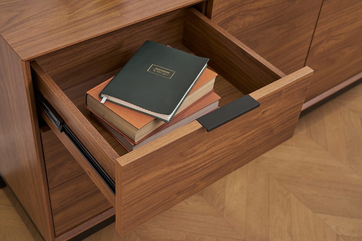 Buffet vintage finition bois fonc noyer et mtal noir avec rangements L180 cm SARTO