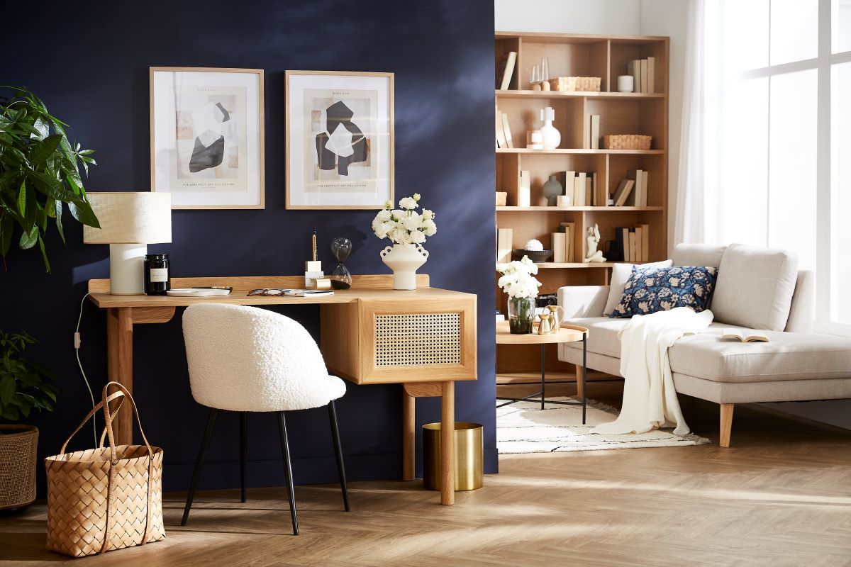 Bureau avec rangements vintage bois clair ch�ne et cannage naturel L130 cm ANTIK