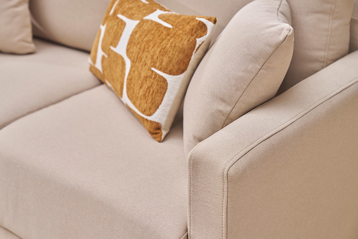 Canap 2 places en tissu beige et bois clair MUNIK