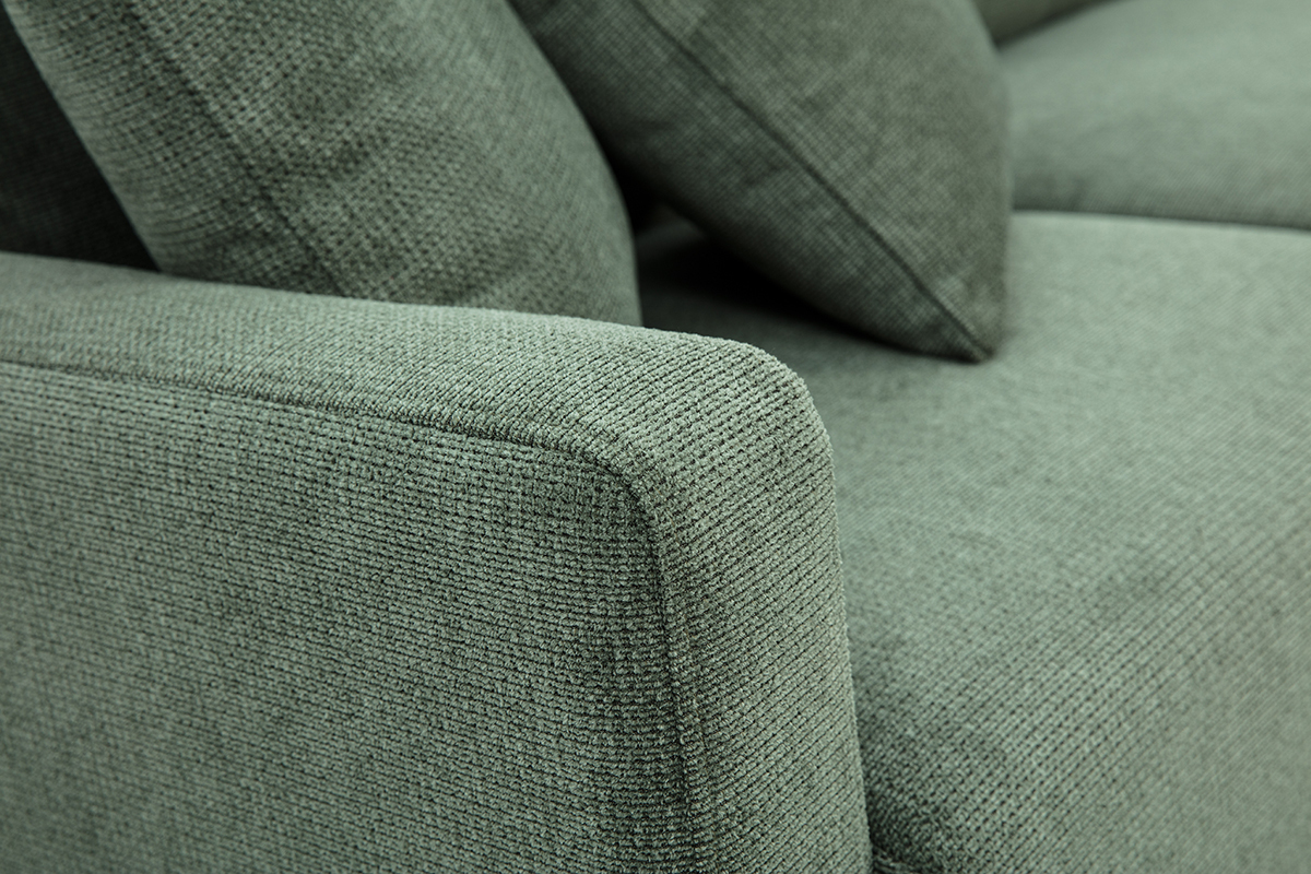 D�tail du tissu chenille vert kaki du canap� 3 places MUNIK, vue rapproch�e de l'accoudoir et du coussin.