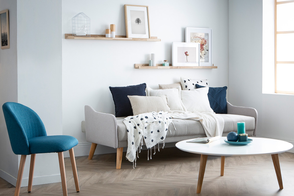 Canap� convertible 3 places en tissu gris clair et bois clair ARYA