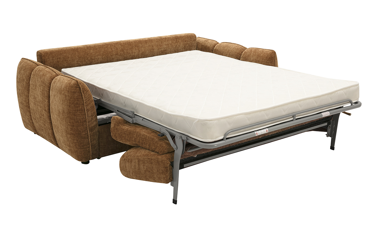 Canap� convertible design 3 places en tissu effet velours textur� terre br�l�e, vue avec couchage d�pli�.