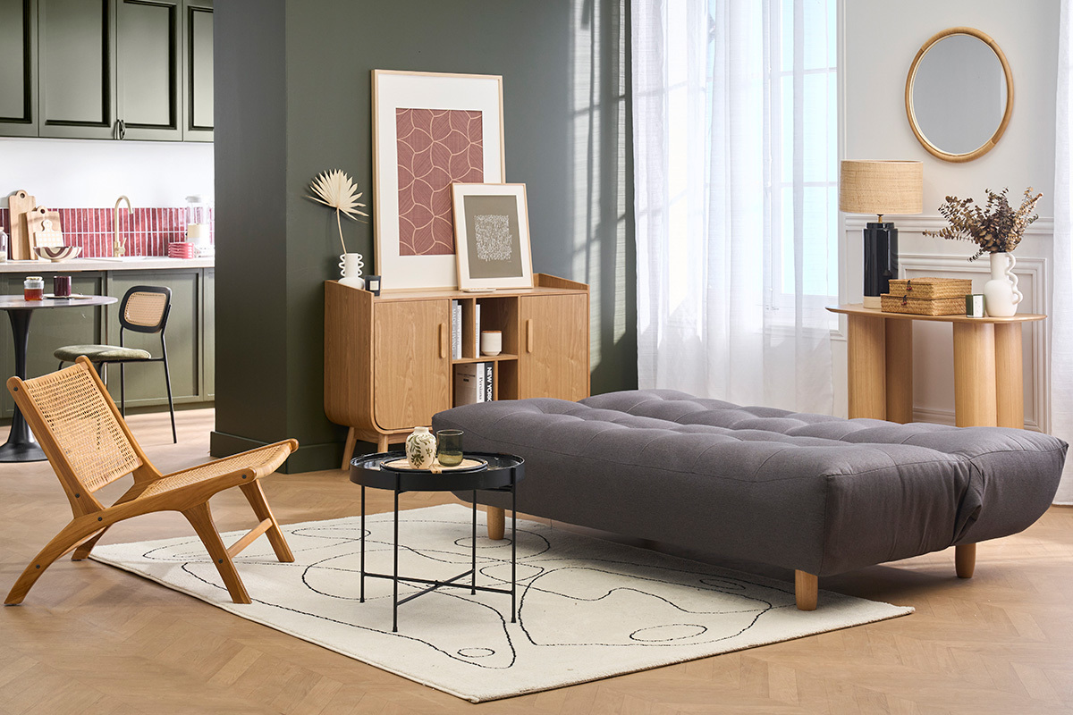Canap� convertible gris fonc� 3 places, pieds en bois clair, am�nag� dans un salon moderne.