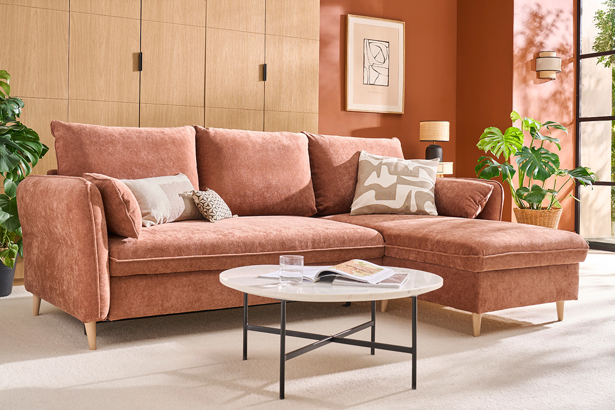 Canap d'angle convertible rversible avec coffre 3-4 places en tissu effet velours terre brle et bois clair DRISS