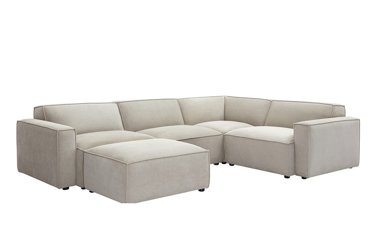 Canap d'angle modulable 5 places beige avec pouf, vue de trois quarts.