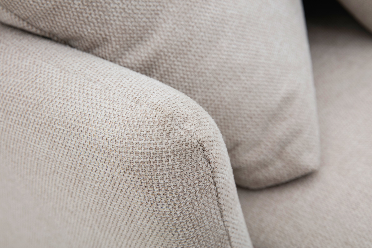 Canap� d'angle scandinave 5 places en tissu effet velours textur� beige et bois clair GROOVE