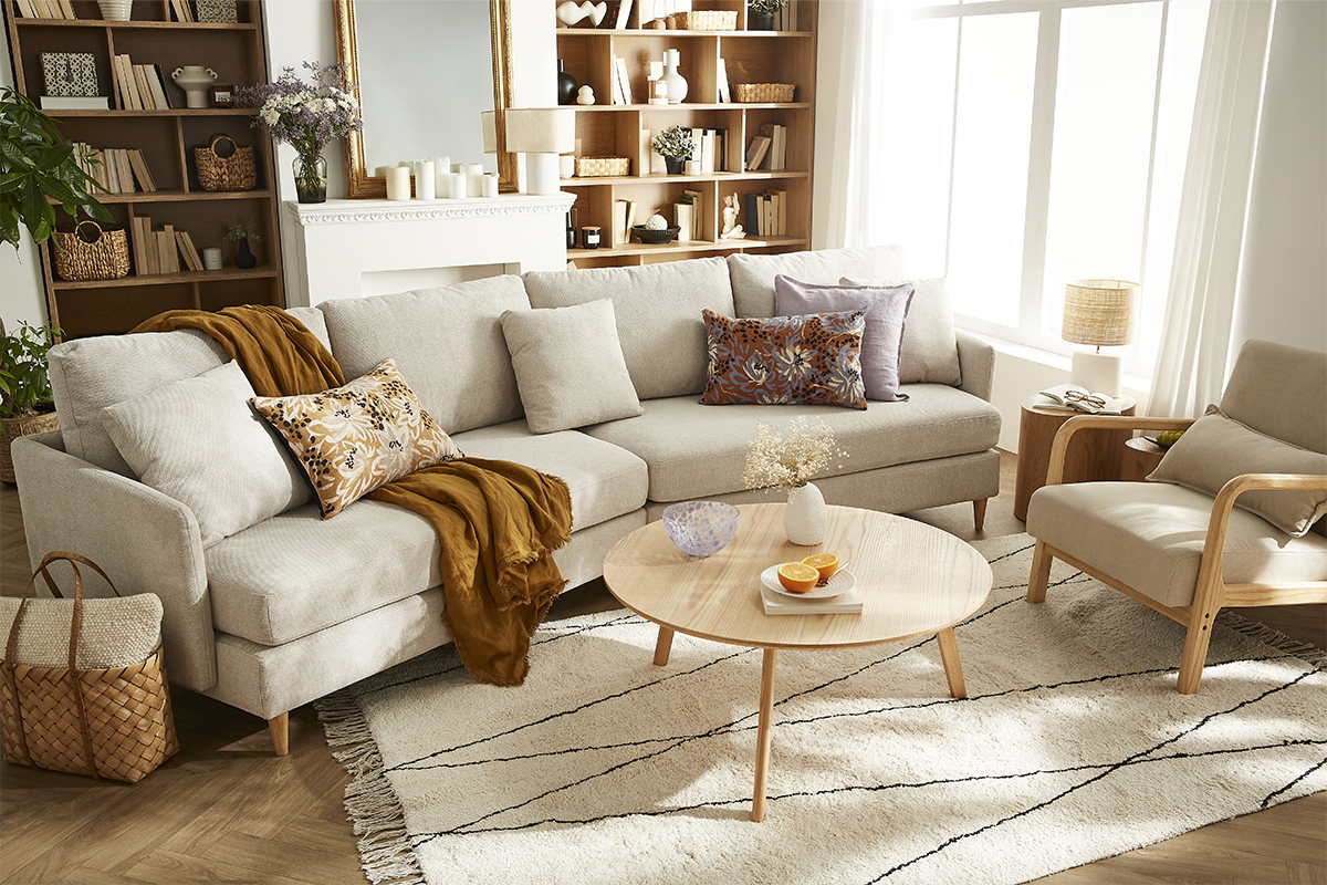 Canap� d'angle scandinave 5 places en tissu effet velours textur� beige et bois clair GROOVE