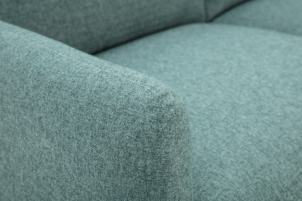 Gros plan sur le tissu vert de gris du canap� 2 places BONO.