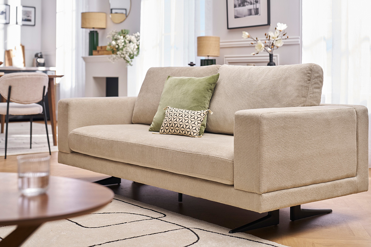 Canap design 3 places en tissu chenille beige et mtal noir LENNON