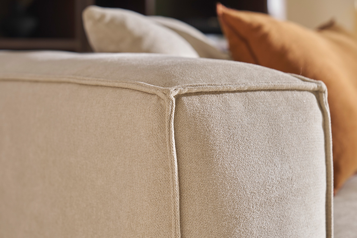 Canap design 3 places en tissu effet velours beige naturel et bois clair COBAIN