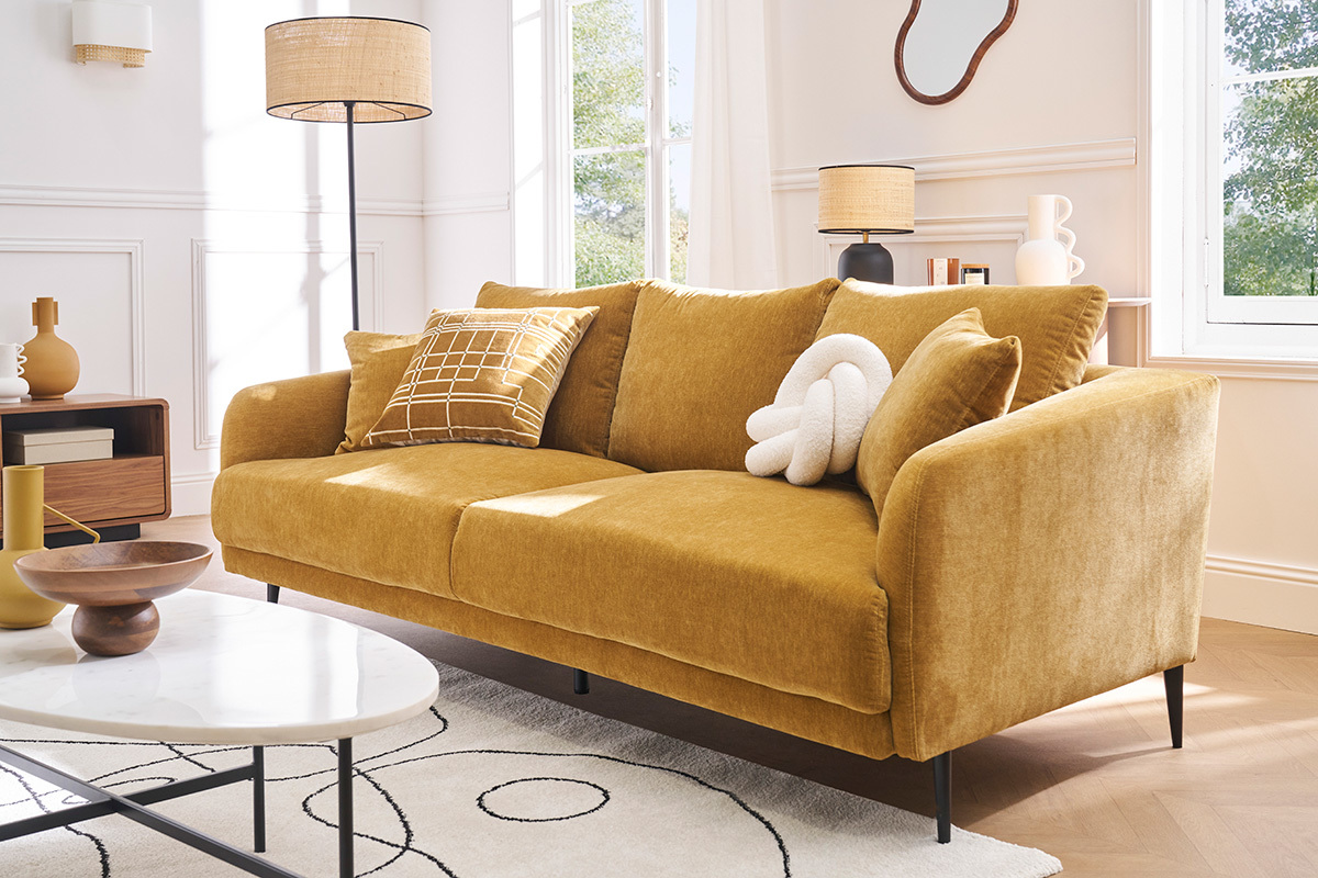 Canap design 3 places en tissu effet velours jaune curry et mtal noir JERRY