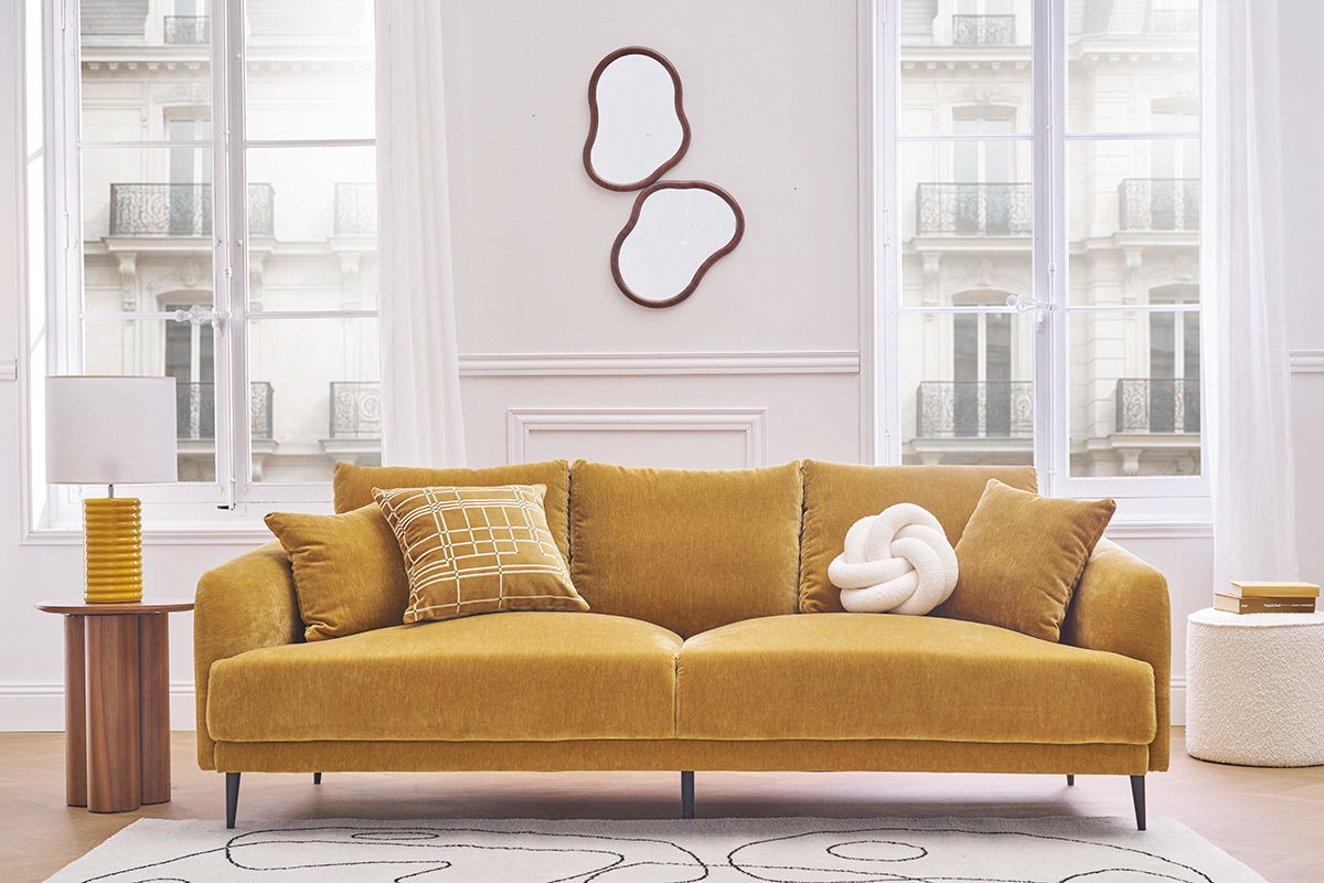 Canap design 3 places en tissu effet velours jaune curry et mtal noir JERRY