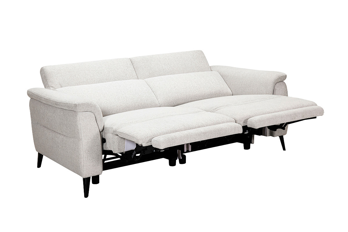 Canap� �lectrique 3 places beige avec t�ti�res ajustables et repose-pieds, vue de 3/4