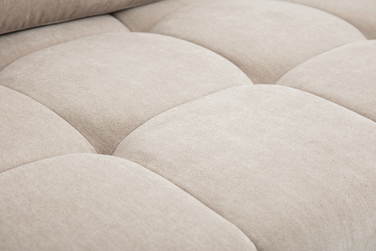 Gros plan sur le tissu taupe effet velours du canap� modulable OLMO.