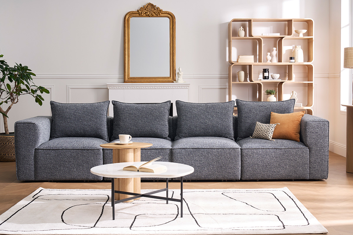 Canap� modulable 5 places en tissu, vue de face, avec coussins et table basse