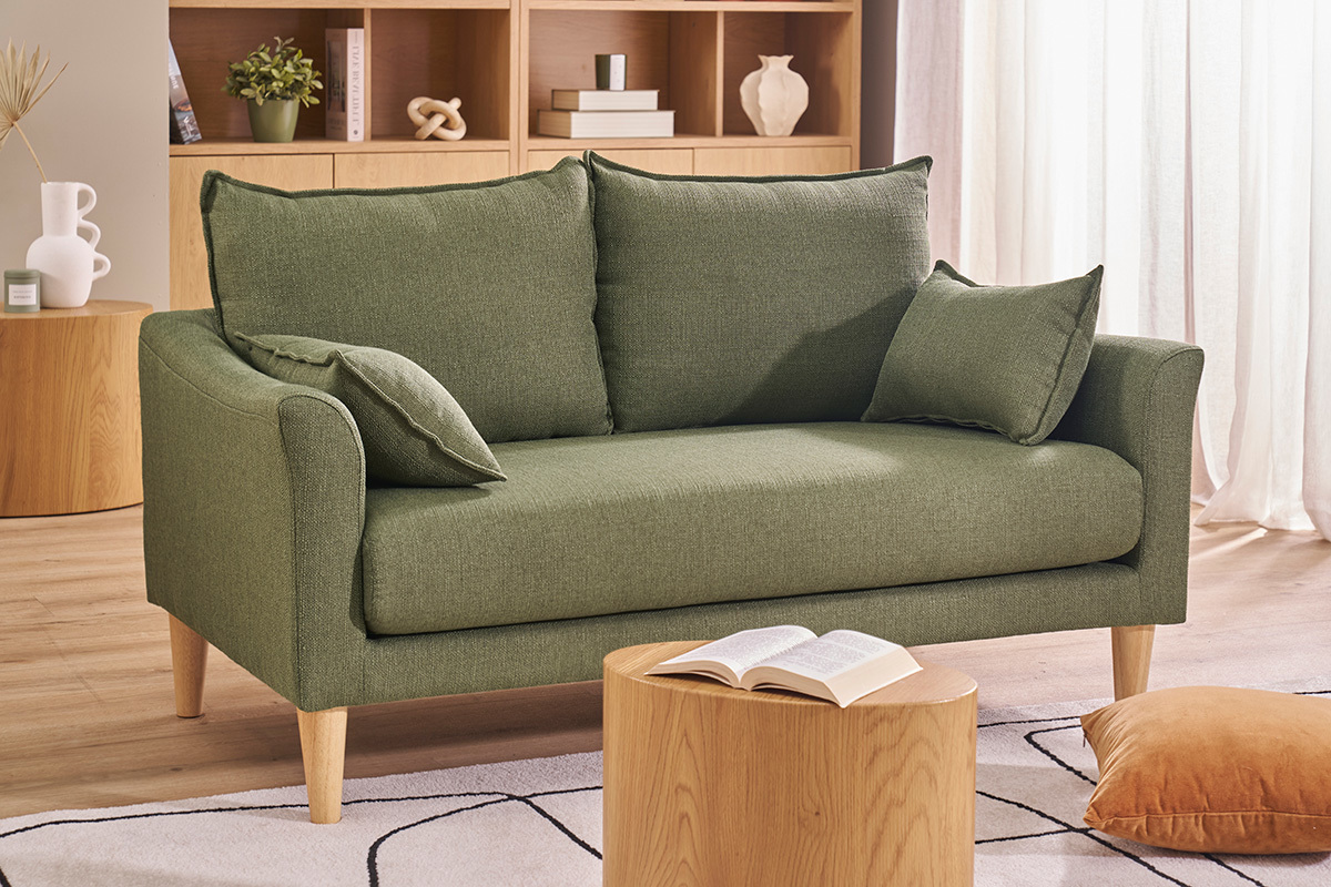 Canap� scandinave 2 places vert kaki avec pieds en bois clair, accoudoirs �vas�s, coussins sur le dos.