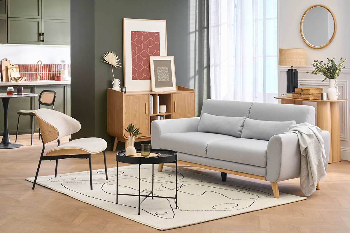 Canap� scandinave 3 places gris clair EKTOR dans un salon moderne avec meubles en bois.