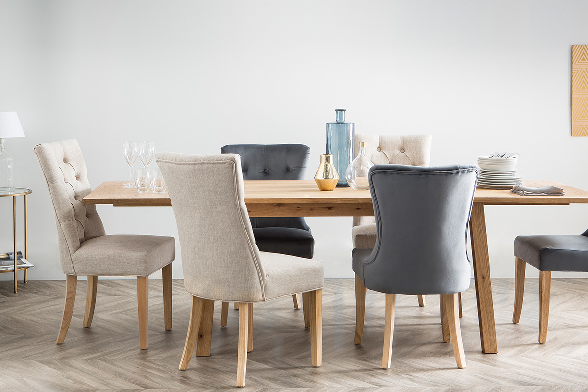 Chaise classique velours bleu fonc� pieds bois clair GUSTAVE