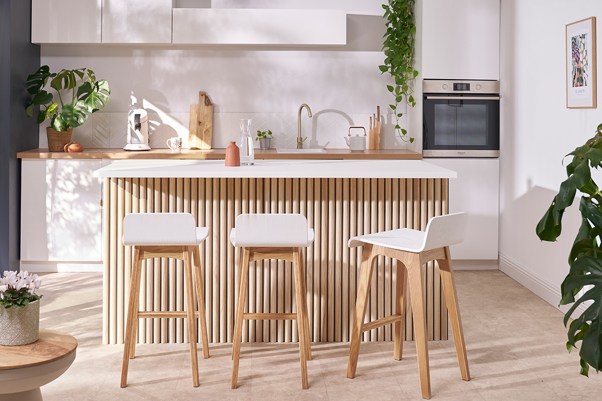 Chaise de bar scandinave bois et blanc H66 cm BALTIK