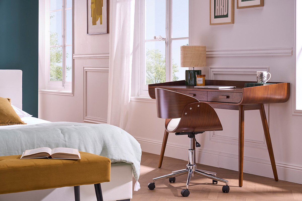 Chaise de bureau  roulettes design blanc, bois fonc noyer et acier chrom BENT