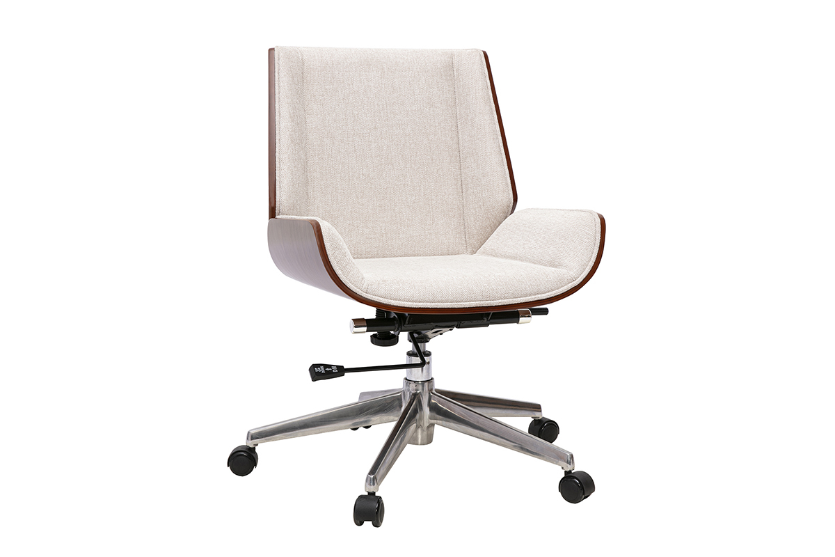 Chaise de bureau en tissu beige avec accoudoirs en bois et pieds en acier, vue de 3/4.