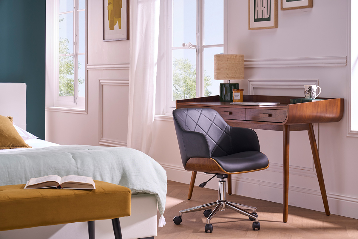 Chaise de bureau  roulettes design noir, bois fonc noyer et acier chrom SANDRO