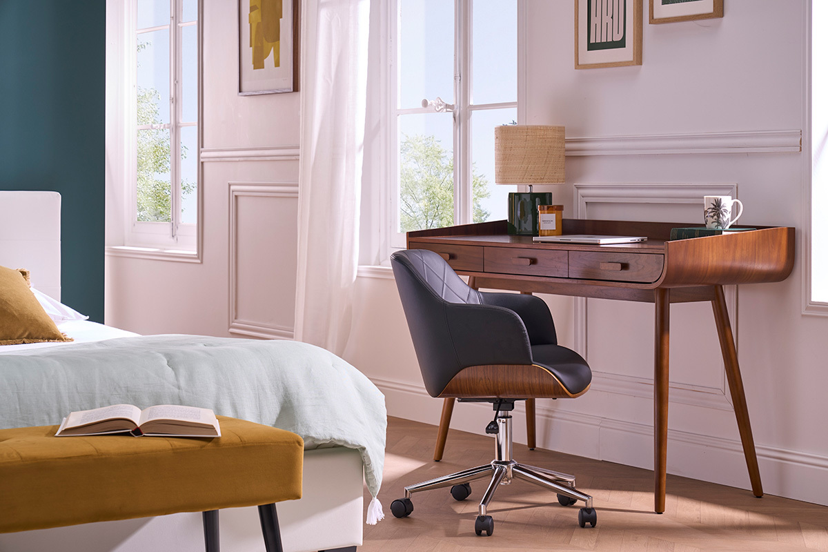 Chaise de bureau  roulettes design noir, bois fonc noyer et acier chrom SANDRO